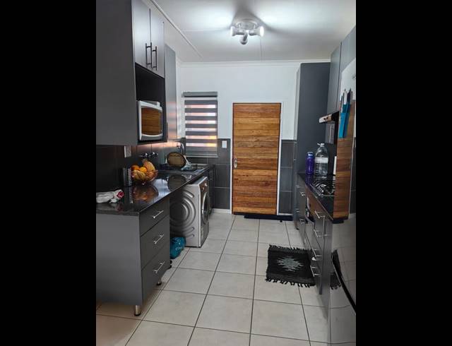 3 BEDROOM TOWNHOUSE FOR SALE IN RAVENSWOOD